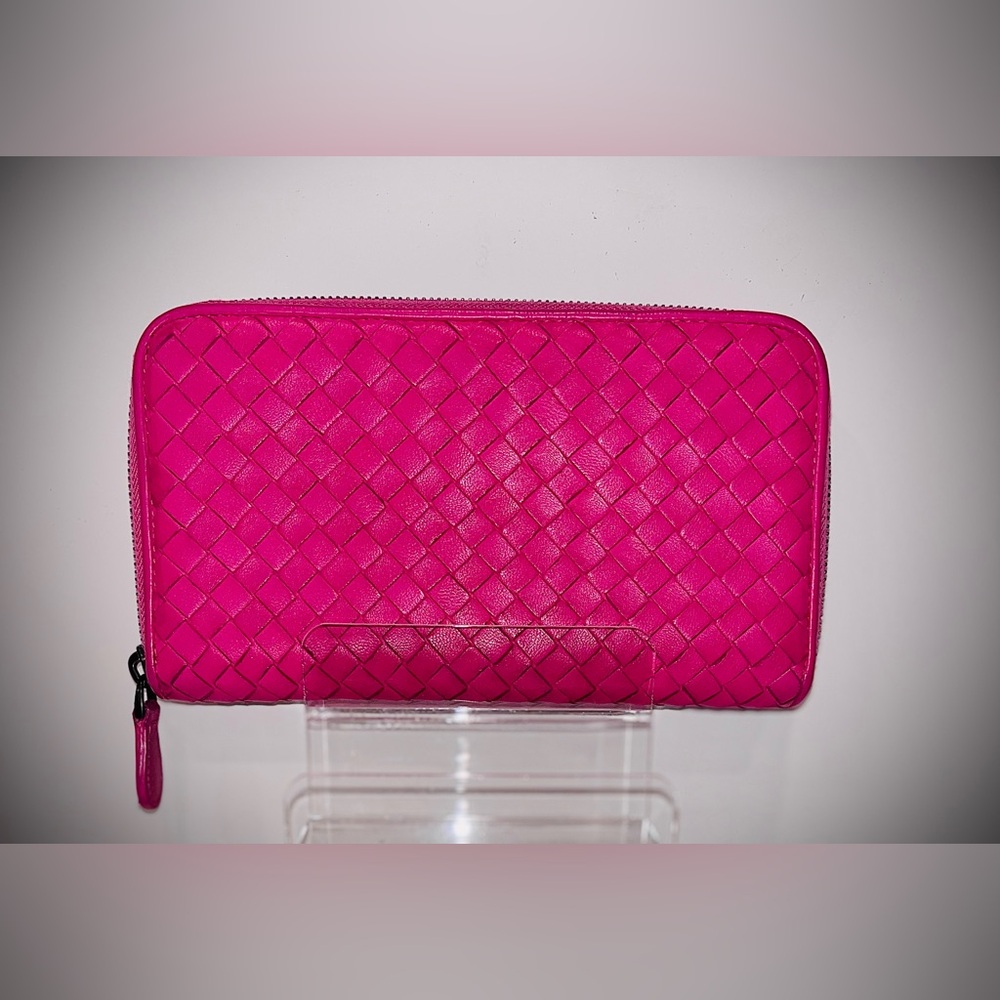 💖 BOTTEGA VENETA Intrecciato Barbie Pink Zip-Around Wallet